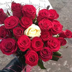 21 роза в Черкассах букет Принцесса фото