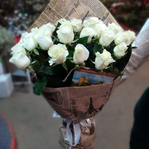 букет з 25 білих троянд фото