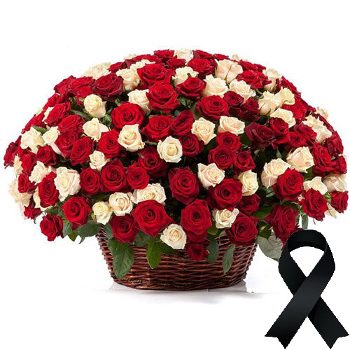Фото товара 100 червоно-білих троянд у кошику в Черкассах