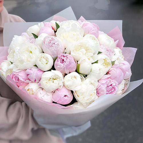 Фото товара 45 белых и розовых пионов в Черкассах